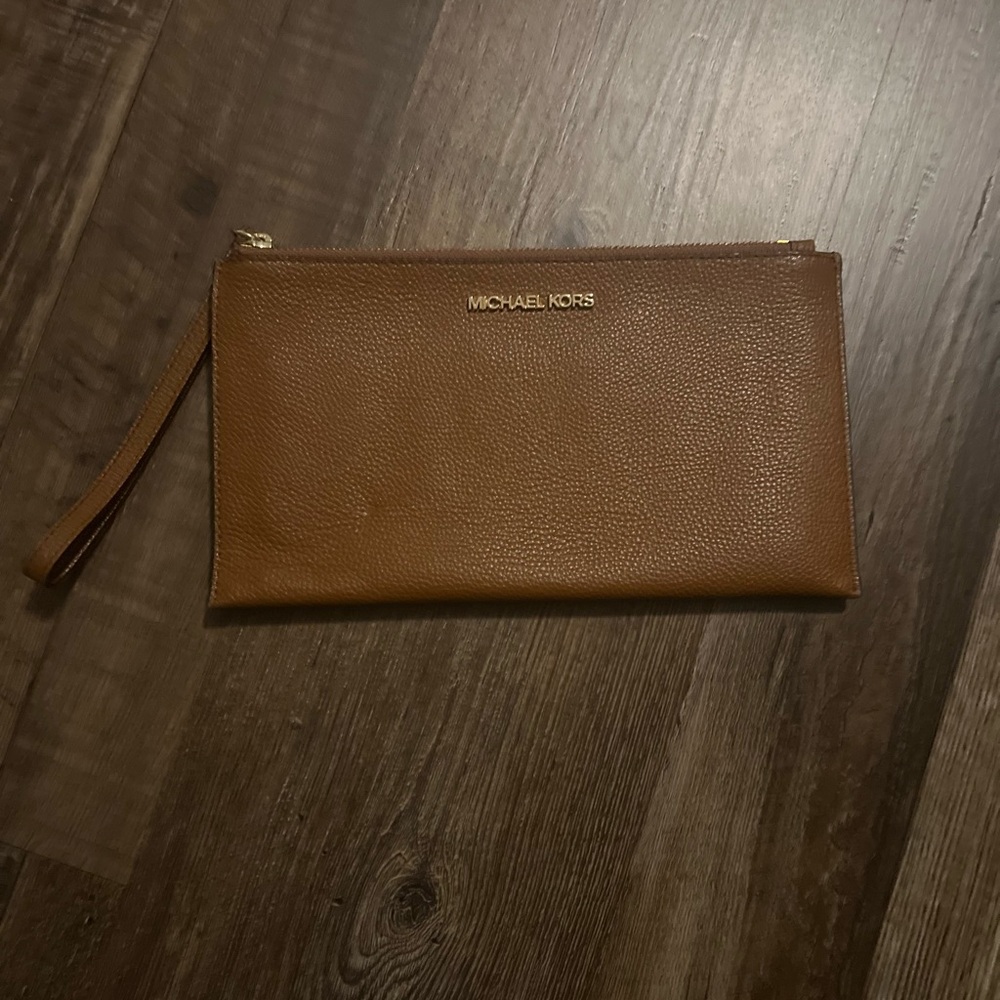 🌟SOLD🌟 Michael Kors wristlet